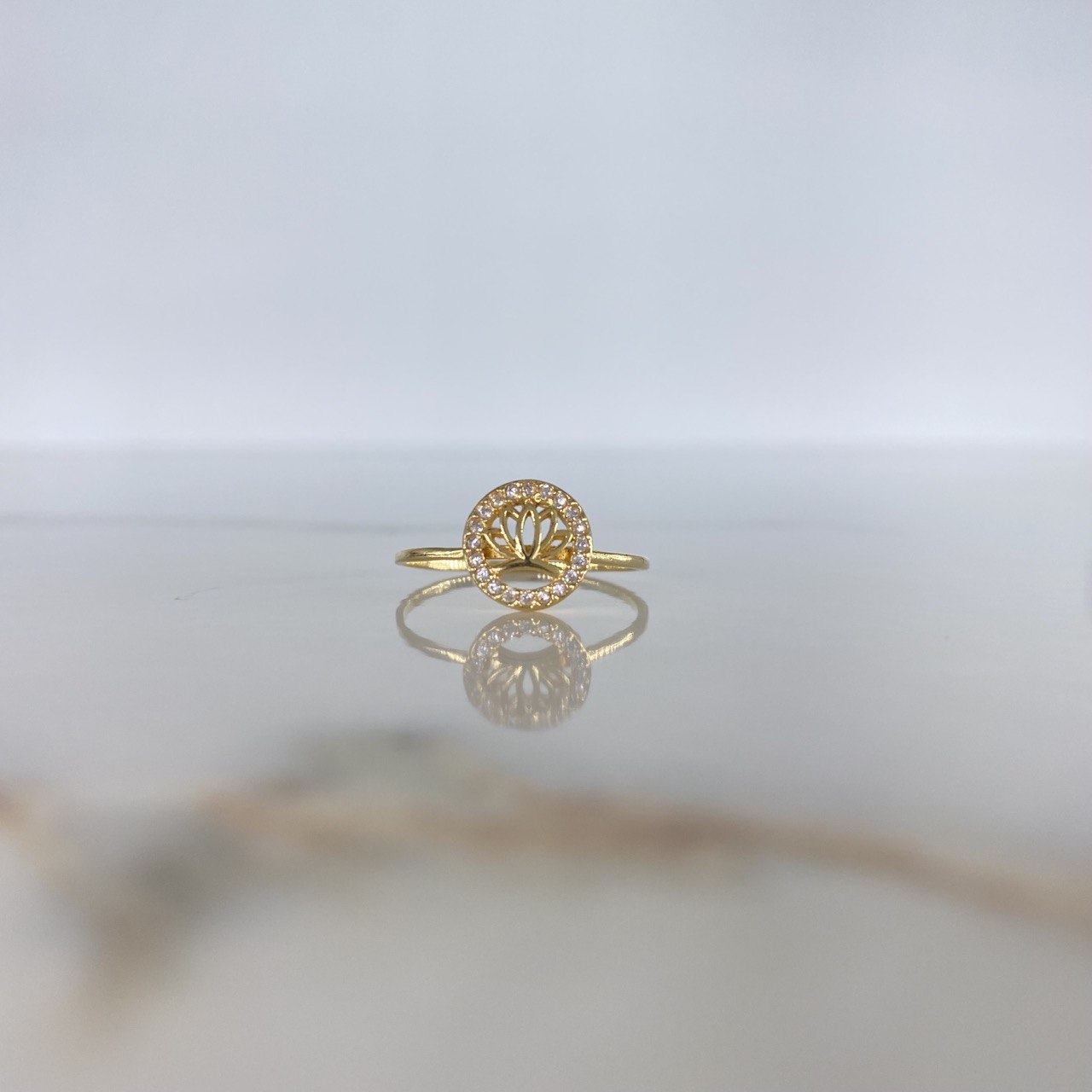 Ring Circle Flower 1.4gr / Size 7 3/4 / White Zircons Yellow Gold &