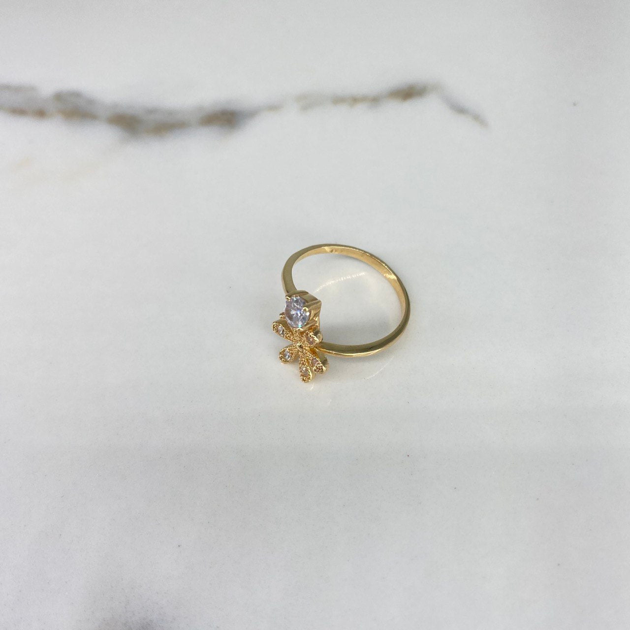 Ring Solitaire Flower 2.7gr / Size 6 1/4 / White Zircons Yellow Gold &