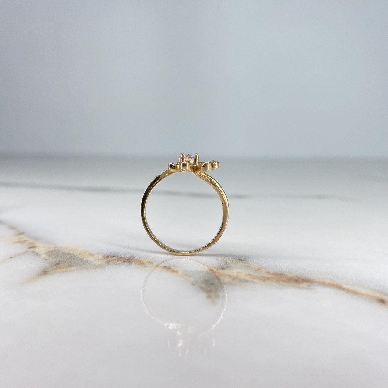 Ring Solitaire Flower 2.7gr / Size 6 1/4 / White Zircons Yellow Gold &