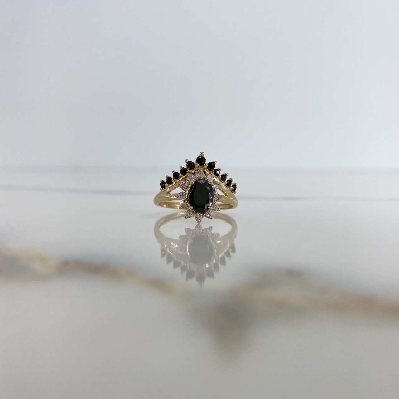 Dryad Flower Ring Crown 3.2gr / Size 6 3/4 / Black and White Zircons Yellow Gold &