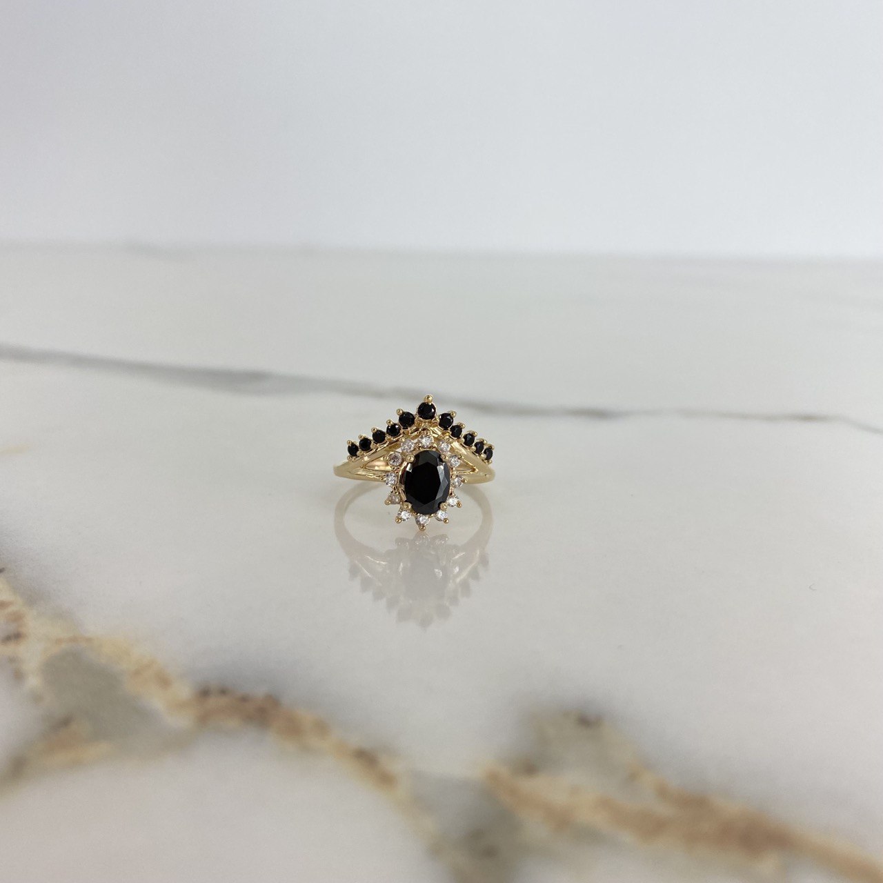 Dryad Flower Ring Crown 3.2gr / Size 6 3/4 / Black and White Zircons Yellow Gold &