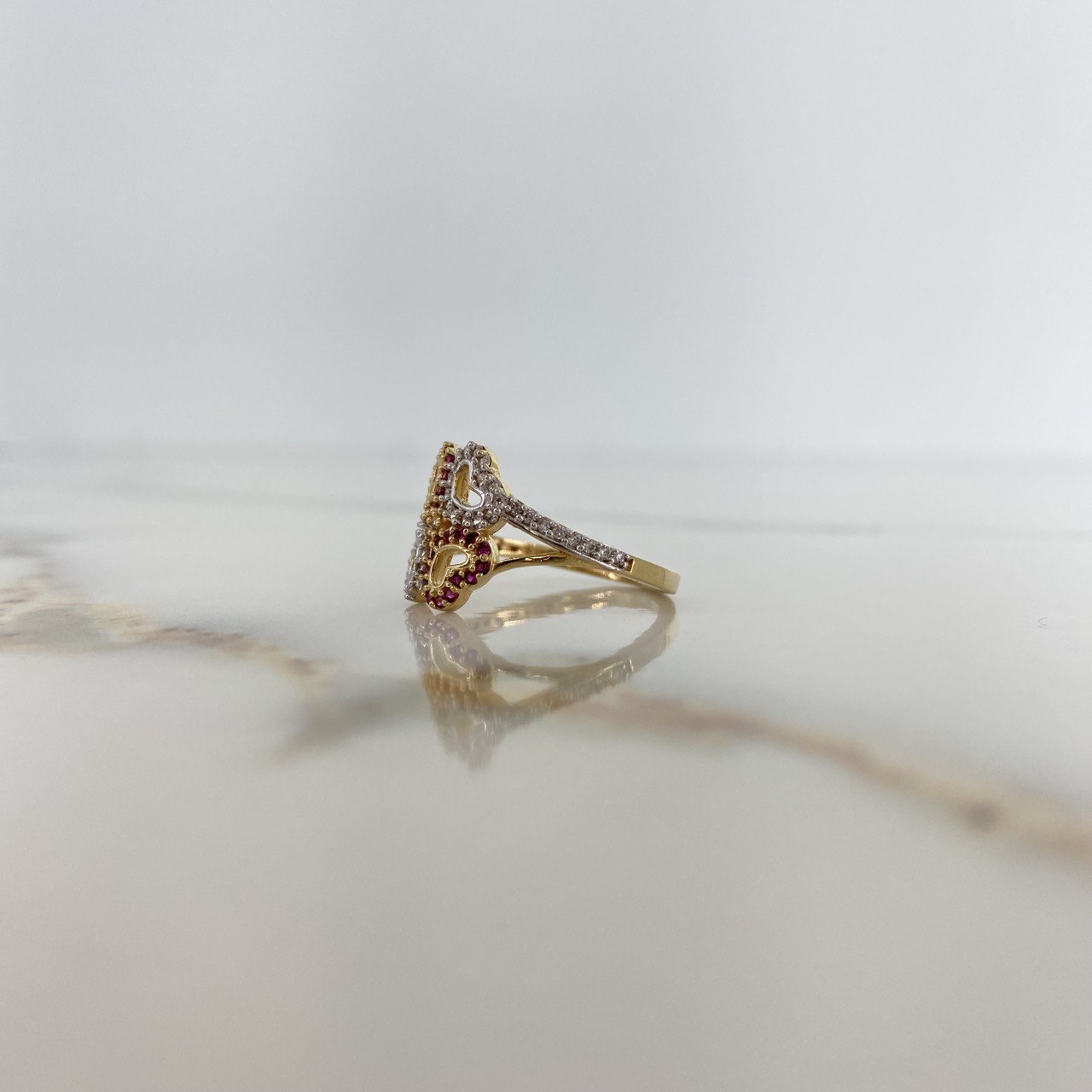 Four Hearts Ring 3.2gr / Size 6 3/4 / White Fuchsia Zircons Two Yellow White Golds &