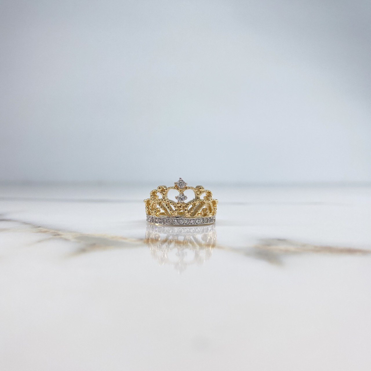 Crown Ring 4.85gr / T5 3/4 / White Zircons Two Yellow and White Golds &