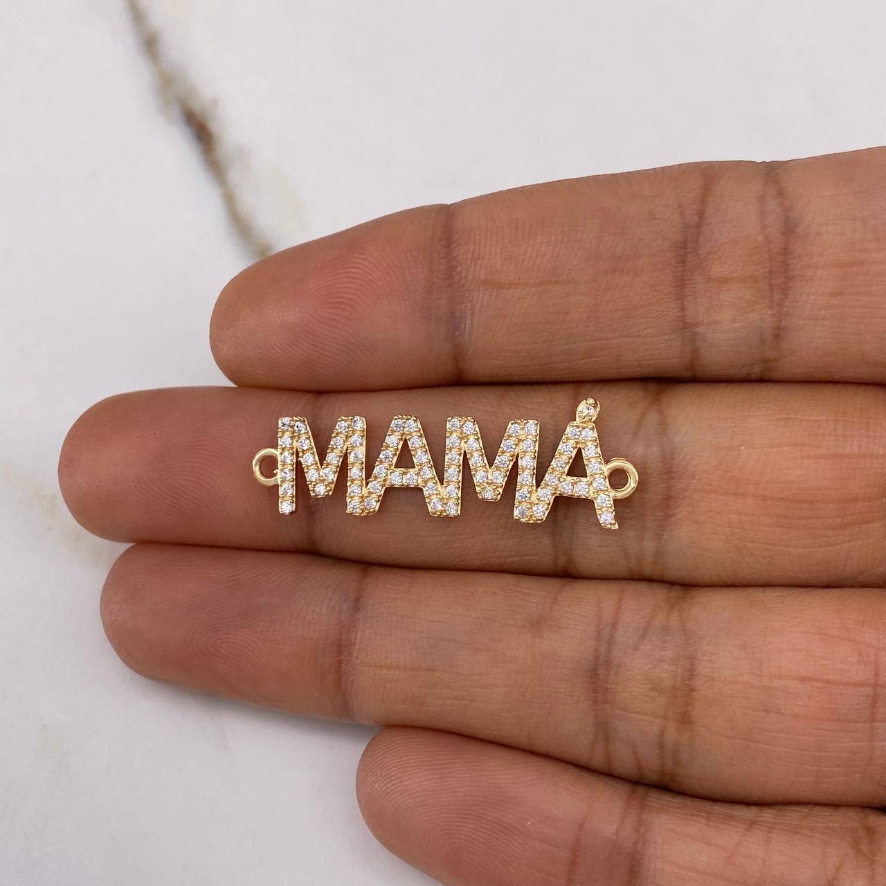 Charm Mom 2.15gr / 3.3cm / White Zircons Yellow Gold $