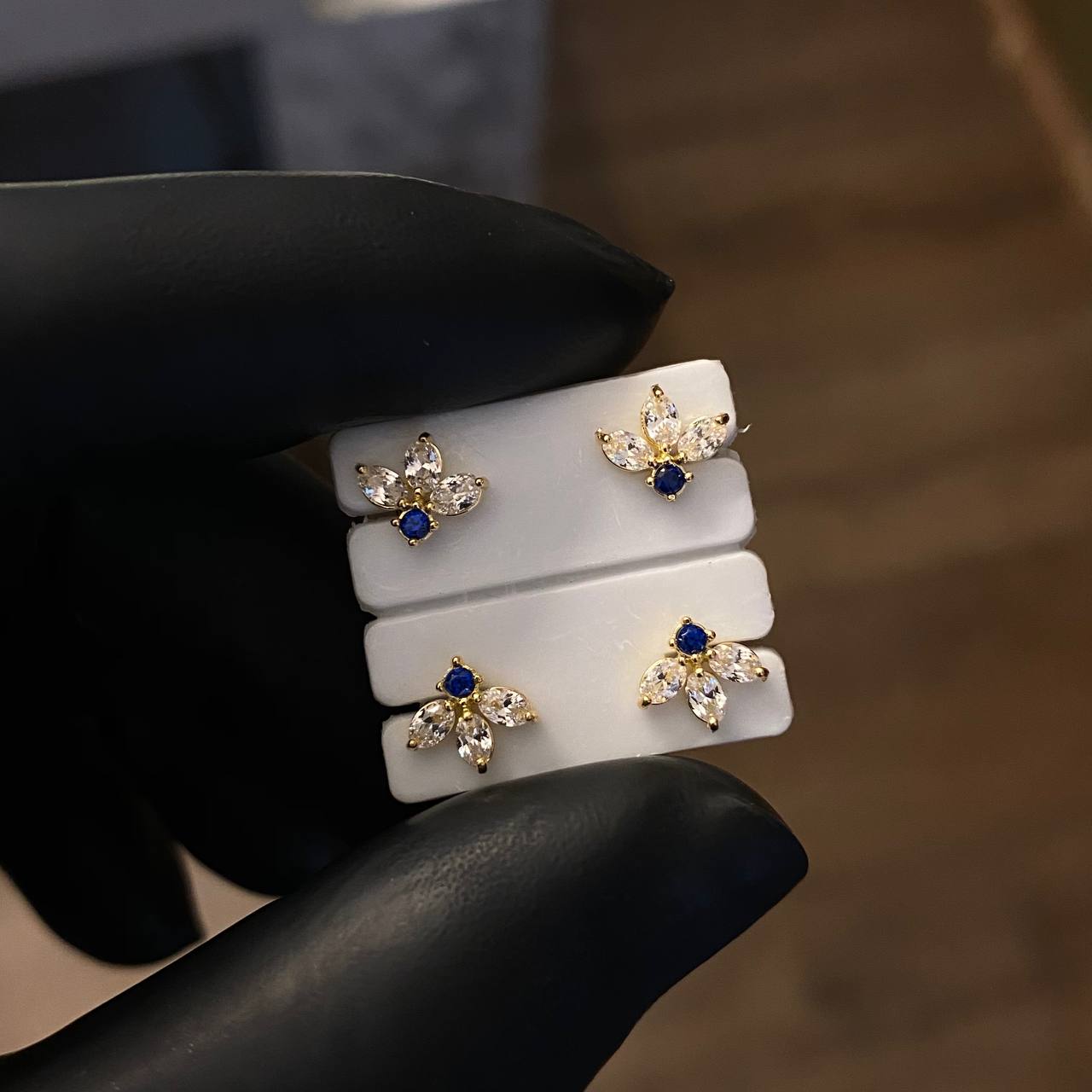 Stud Earrings Flor Tigridia 0.95gr White Zircons Blue Yellow Gold