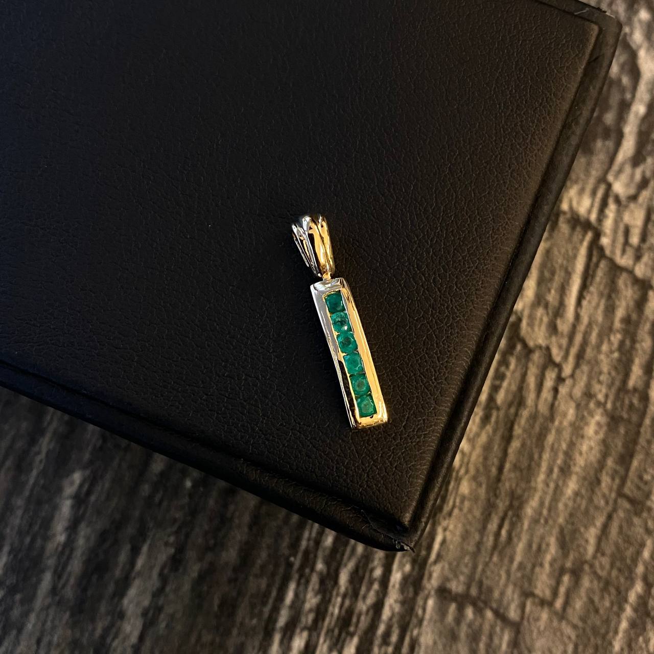 Pendant Curved 1.95gr / 2.3cm Emeralds 30pts Yellow Gold (Jewel)
