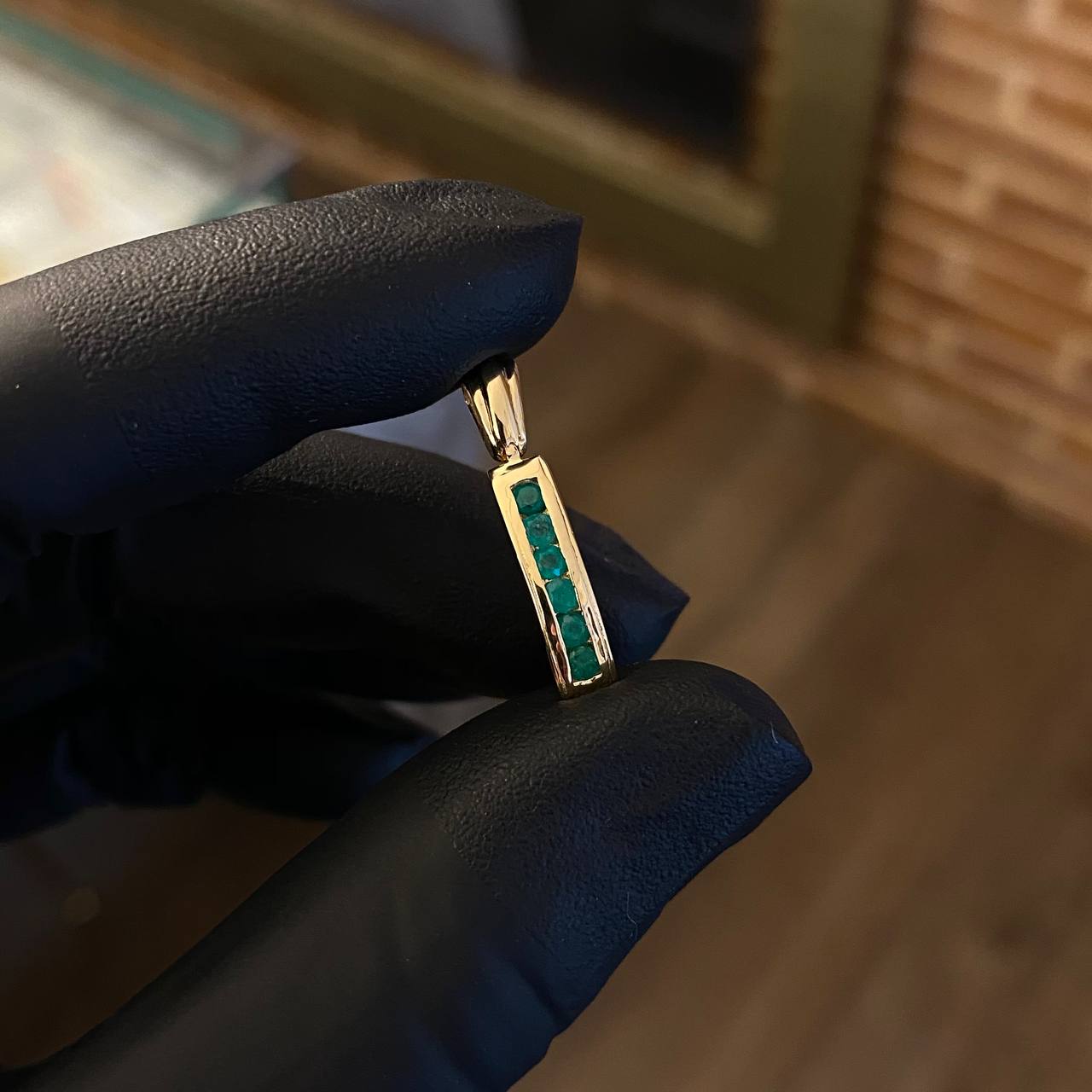 Pendant Curved 1.95gr / 2.3cm Emeralds 30pts Yellow Gold (Jewel)