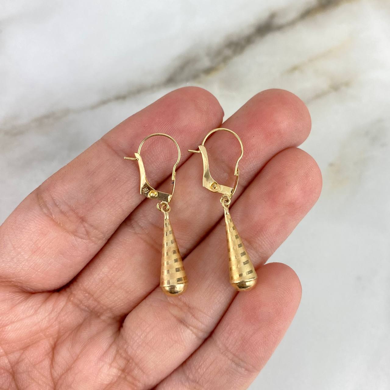 Candongas Lagrima 1.15gr / 1 1/2 in / Oro Amarillo 18K
