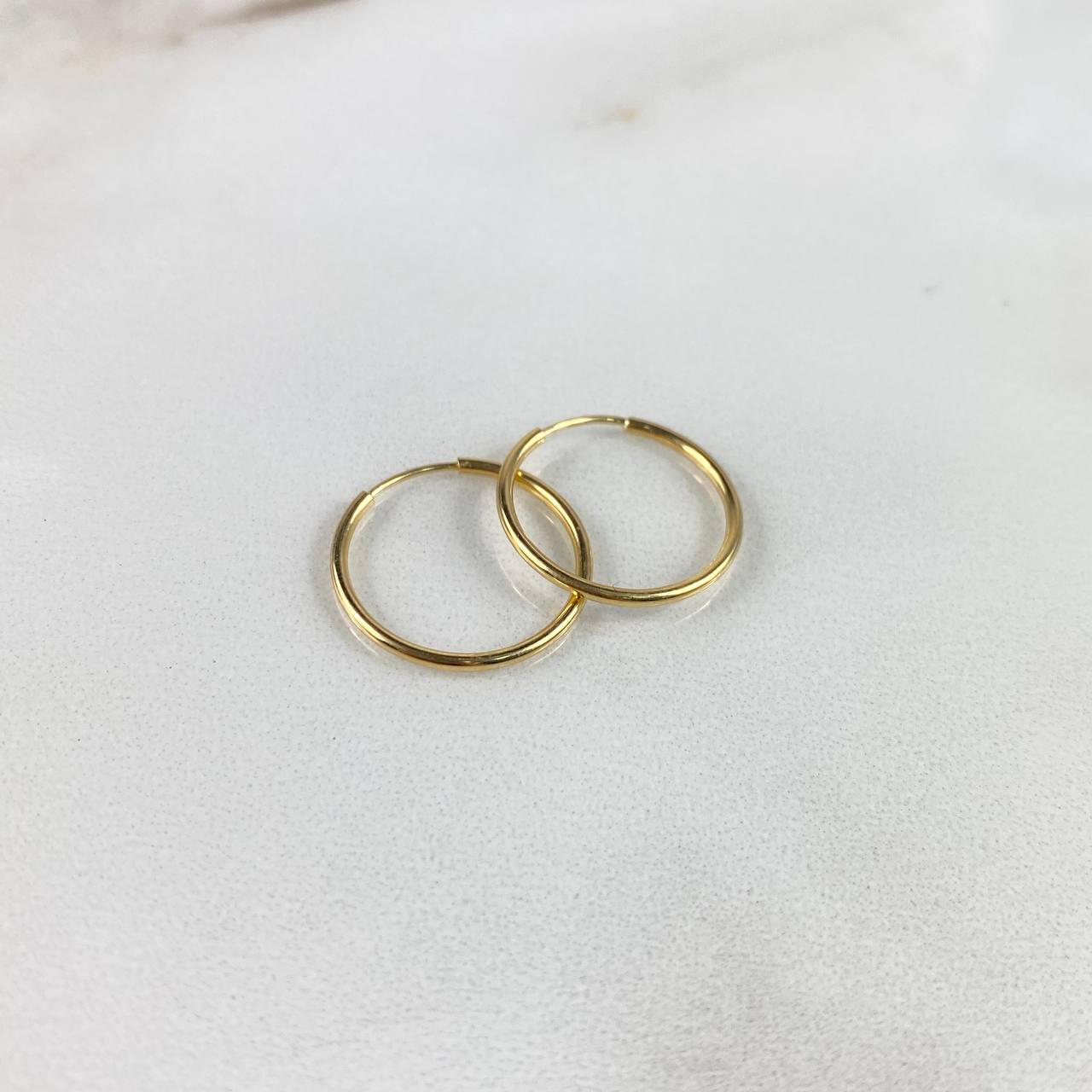 Candongas Aro Liso 0.7gr / 3/4 in / Oro Amarillo 18K