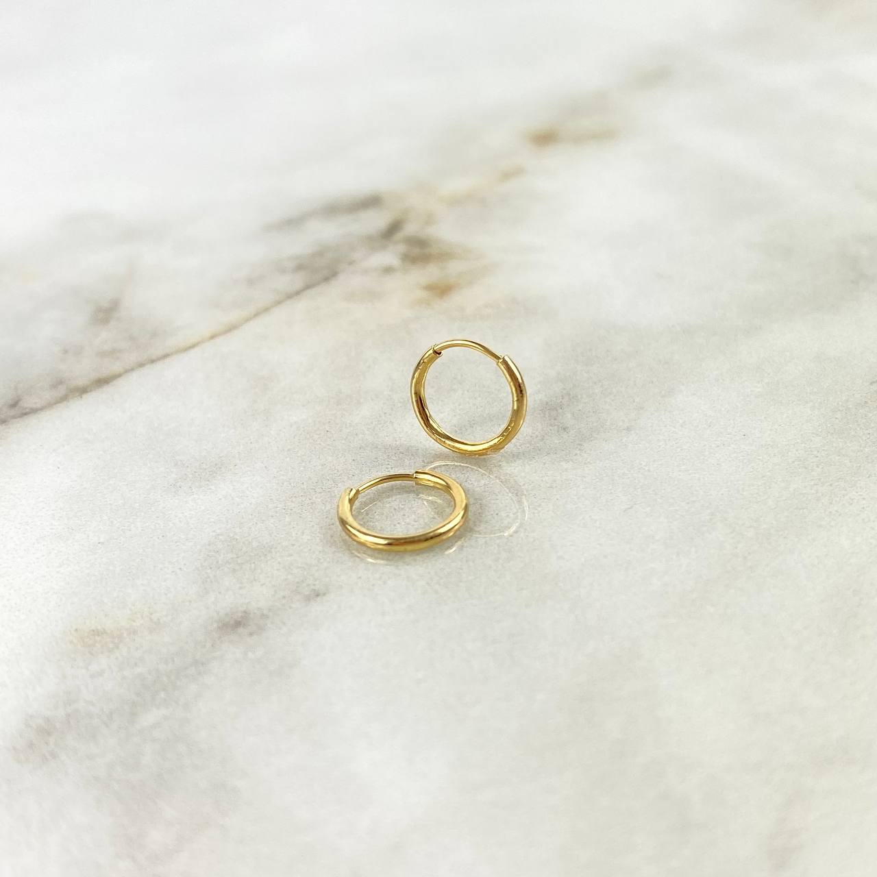Hoop Earrings Smooth Hoop 0.45gr / 1cm / 18K Yellow Gold ©