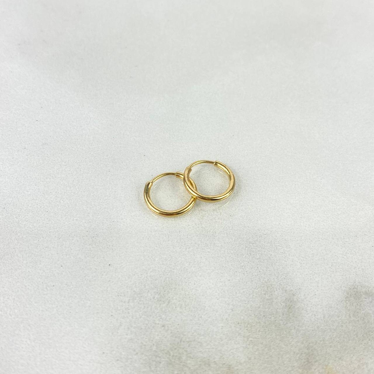 Hoop Earrings Smooth Hoop 0.45gr / 1cm / 18K Yellow Gold ©