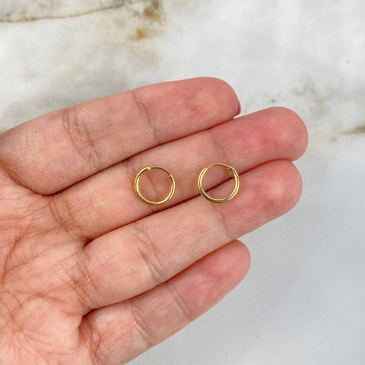 Hoop Earrings Smooth Hoop 0.45gr / 1cm / 18K Yellow Gold ©