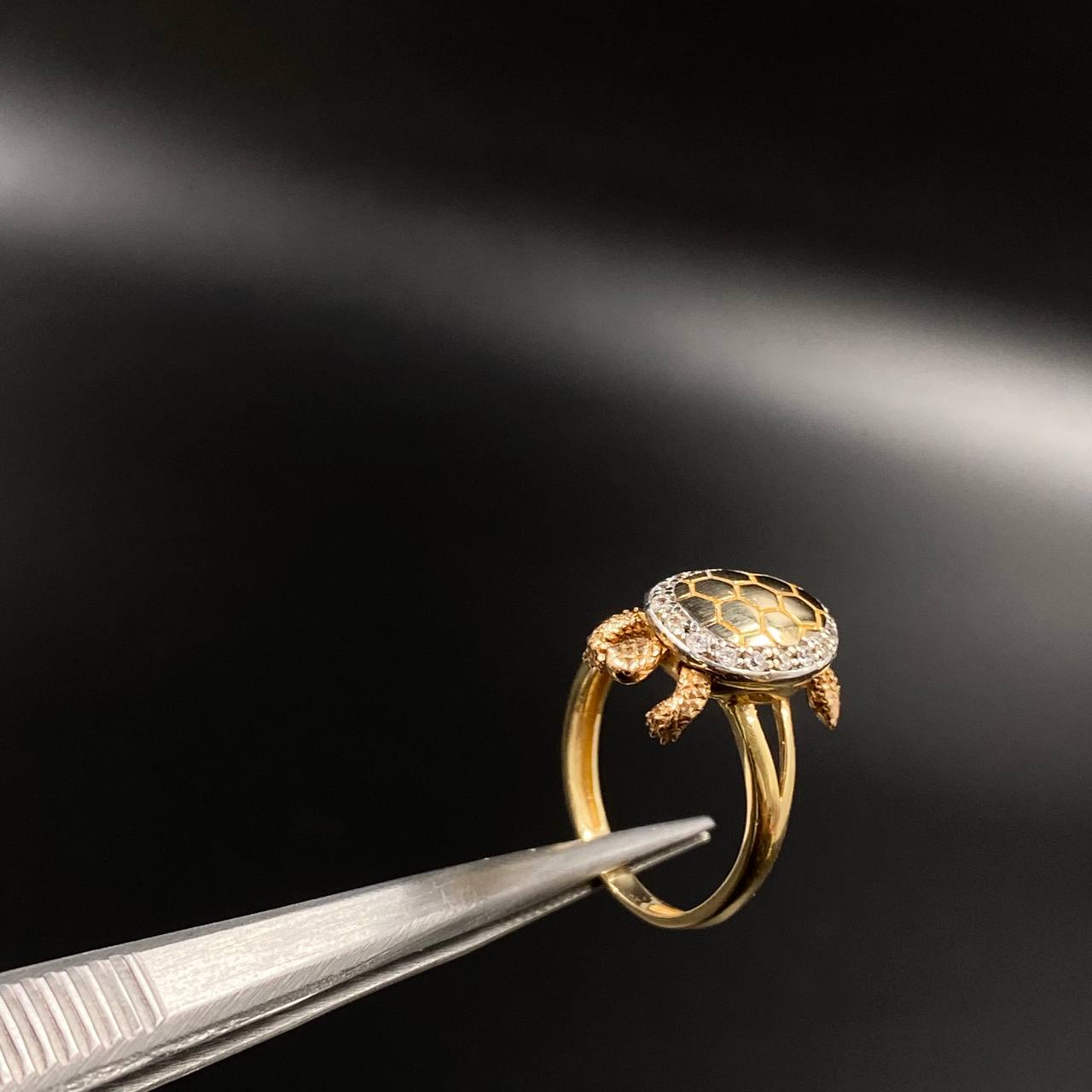 Articulated Turtle Ring 4.45gr / Size 6 White Zircons Two-tone Yellow and Rose Gold &