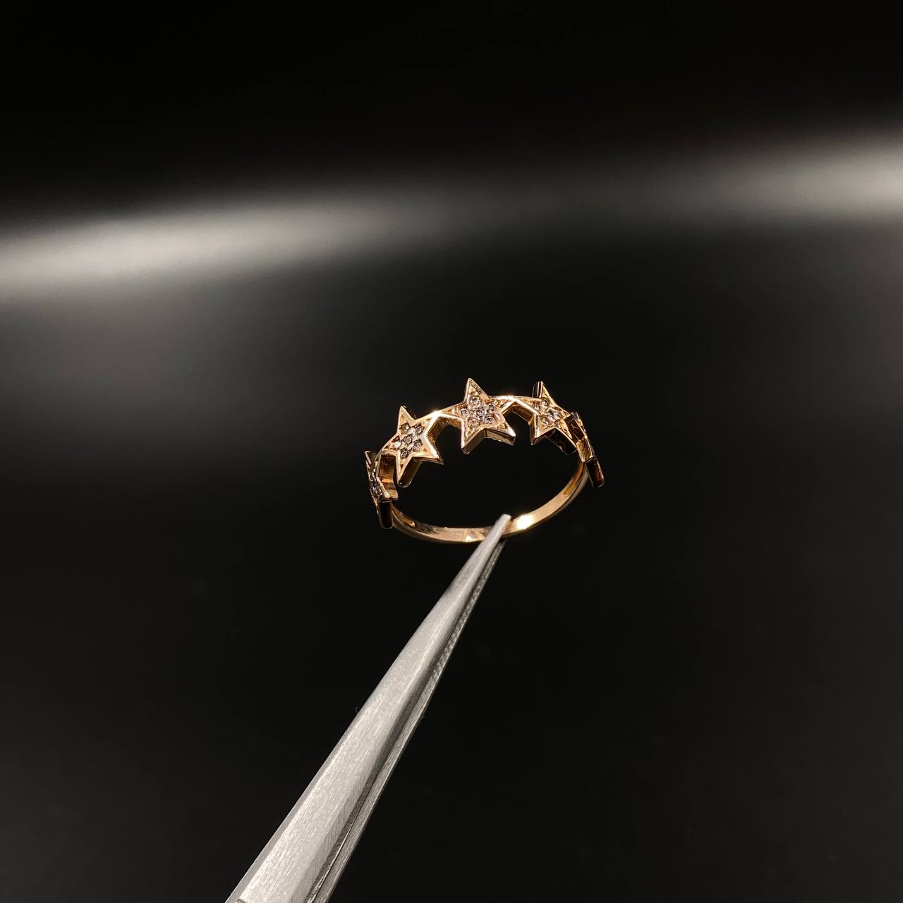 Star Band Ring 2.7gr / Size 7 1/2 / White Zircons Rose Gold&