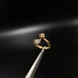 Flower Ring 2.8gr / T5 / White Zircons Three Golds&