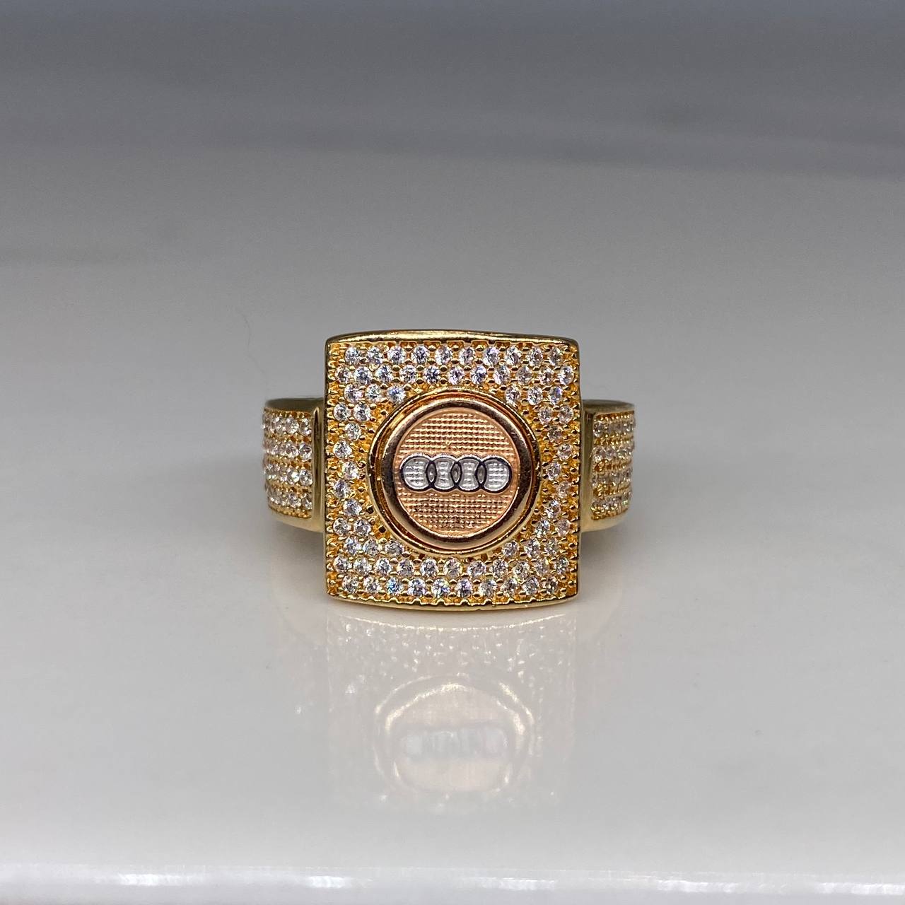 Ring Circles 9.45gr / Size 10 White Zircons Three Golds$