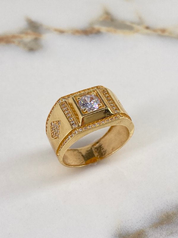 Diamond Ring 10.05gr / Size 8 3/4 / White Zircons Yellow Gold$