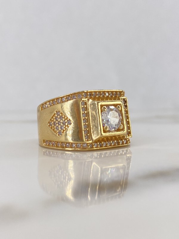 Diamond Ring 10.05gr / Size 8 3/4 / White Zircons Yellow Gold$