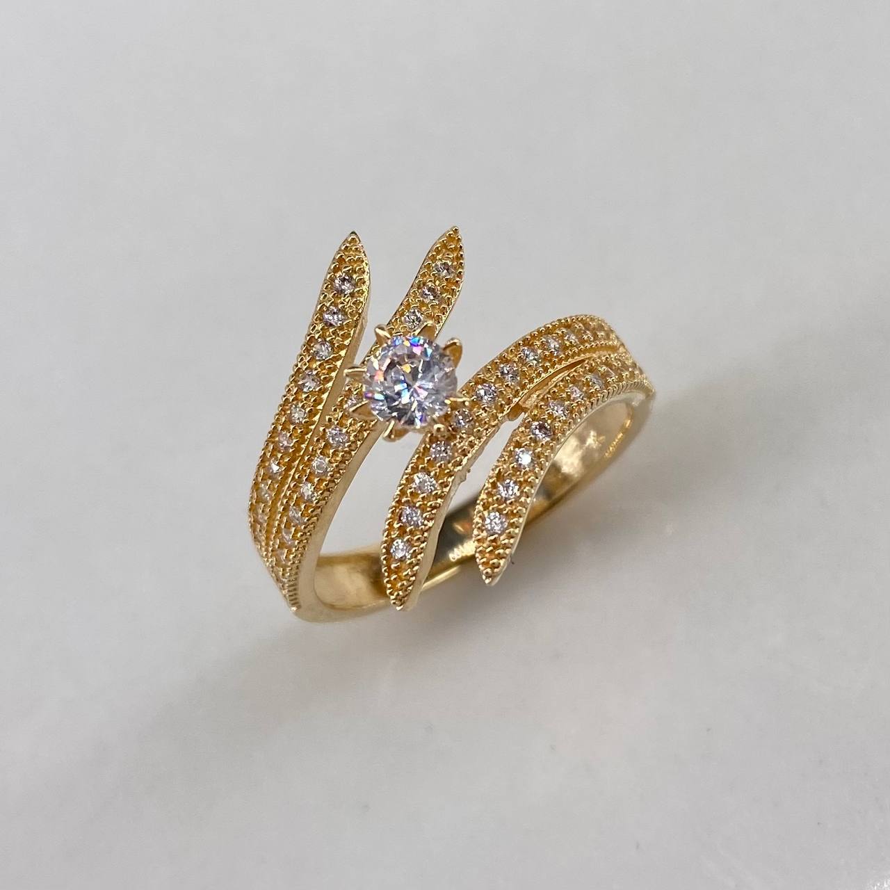 Crossed Laurel Ring 4.2gr / Size 6 3/4 / White Zircons Yellow Gold$