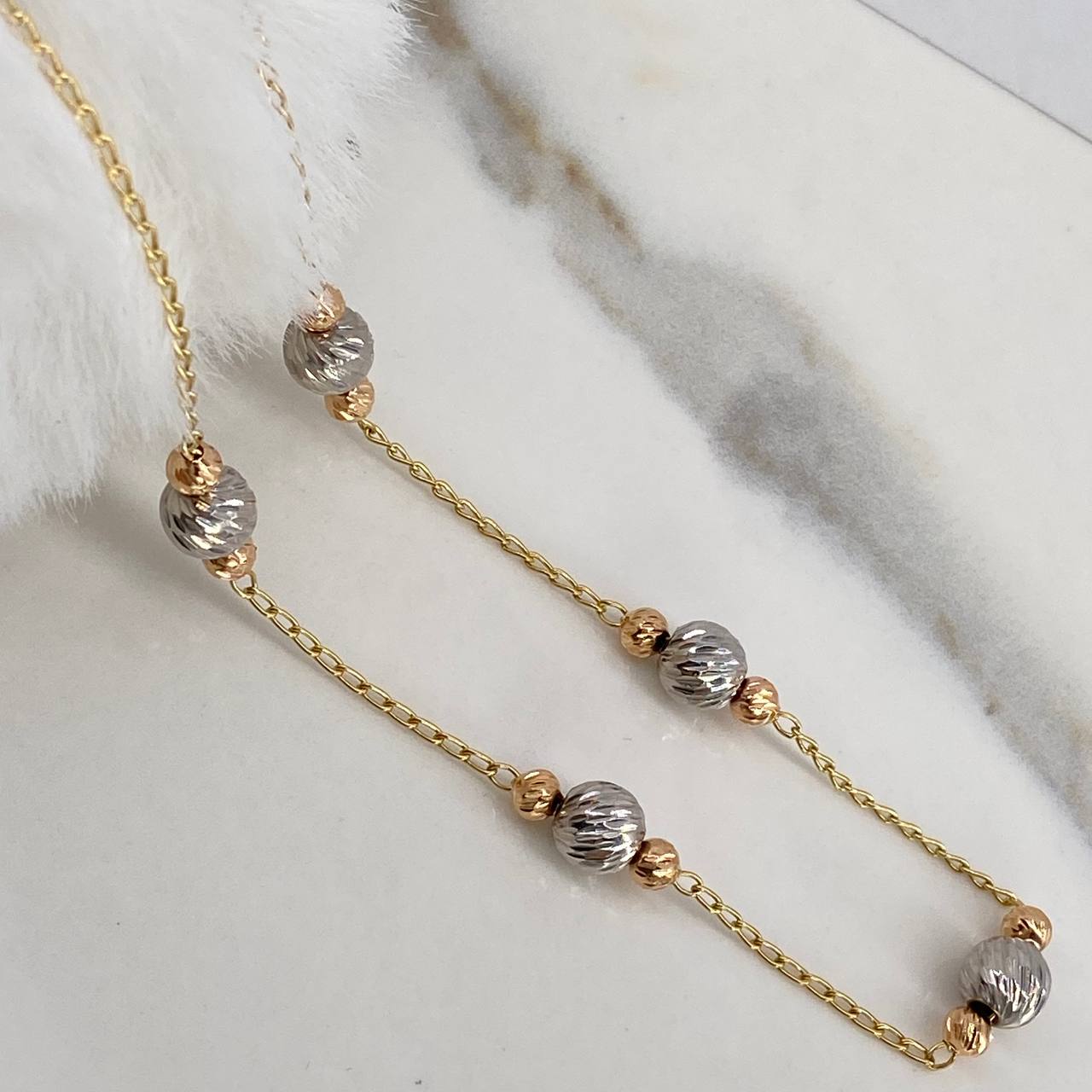 Espiga Chain 5.7gr / 45cm / Beads 4-7mm Diamond Cut Three Golds $