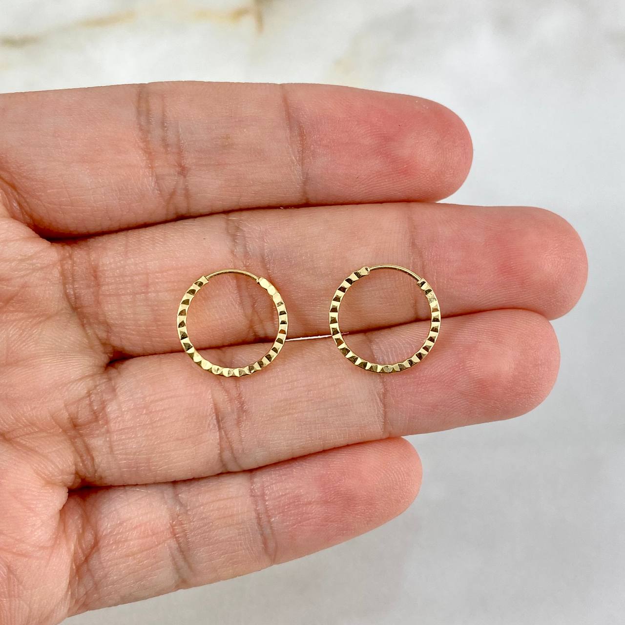 Candongas Aro Rayado 0.45g / 1/2 in Oro Amarillo 18K