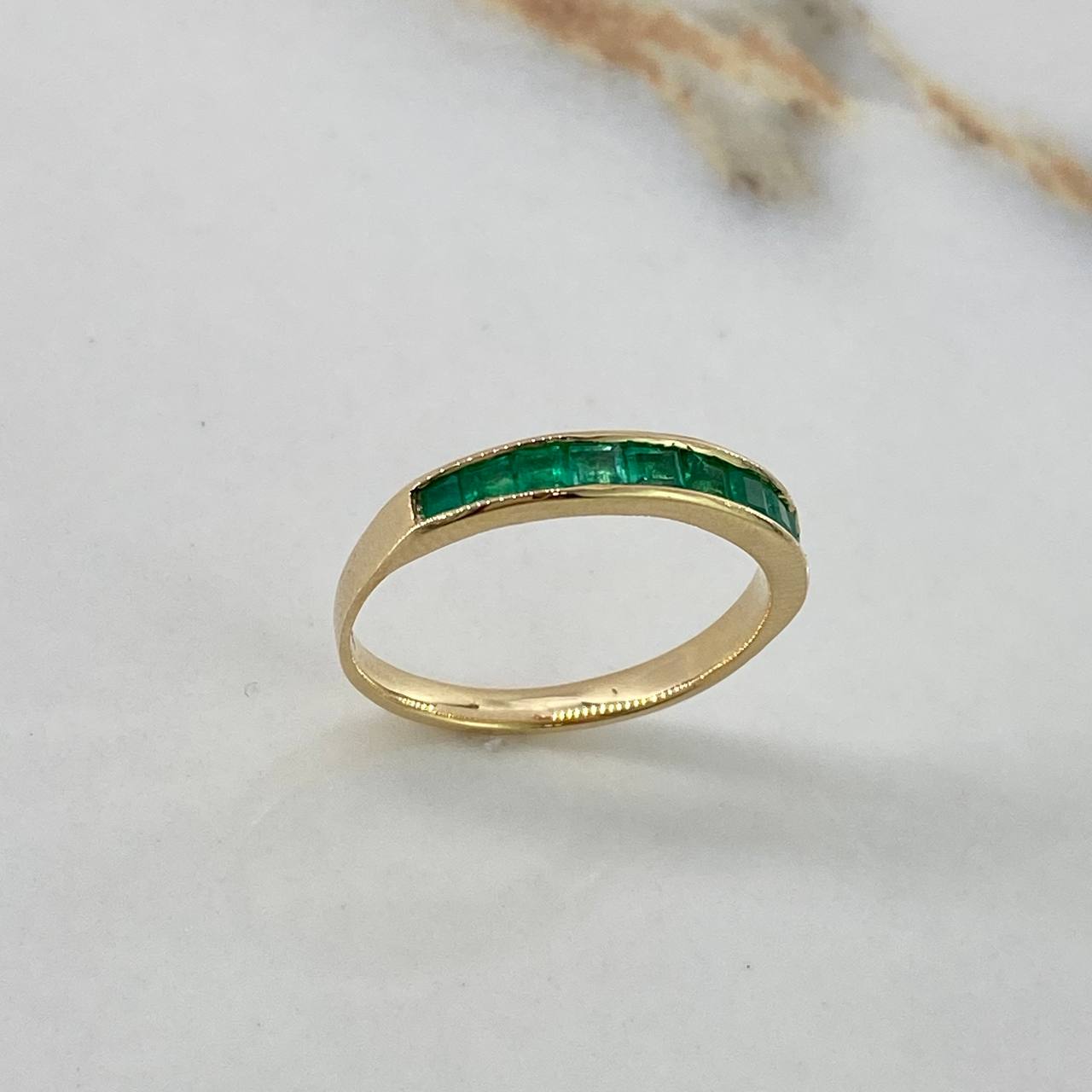 Ring Band 2.5gr / Size 8 / Solitaire 1 Ct Emerald Yellow Gold (Jewel)$