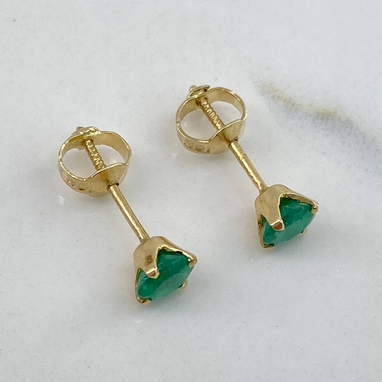 Stud Earrings Bezel 1gr / 1.5cm / 81 Pts Emerald Four Claws Yellow Gold (Jewel)$