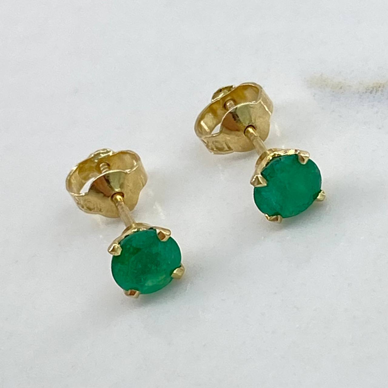 Stud Earrings Bezel 1gr / 1.5cm / 81 Pts Emerald Four Claws Yellow Gold (Jewel)$