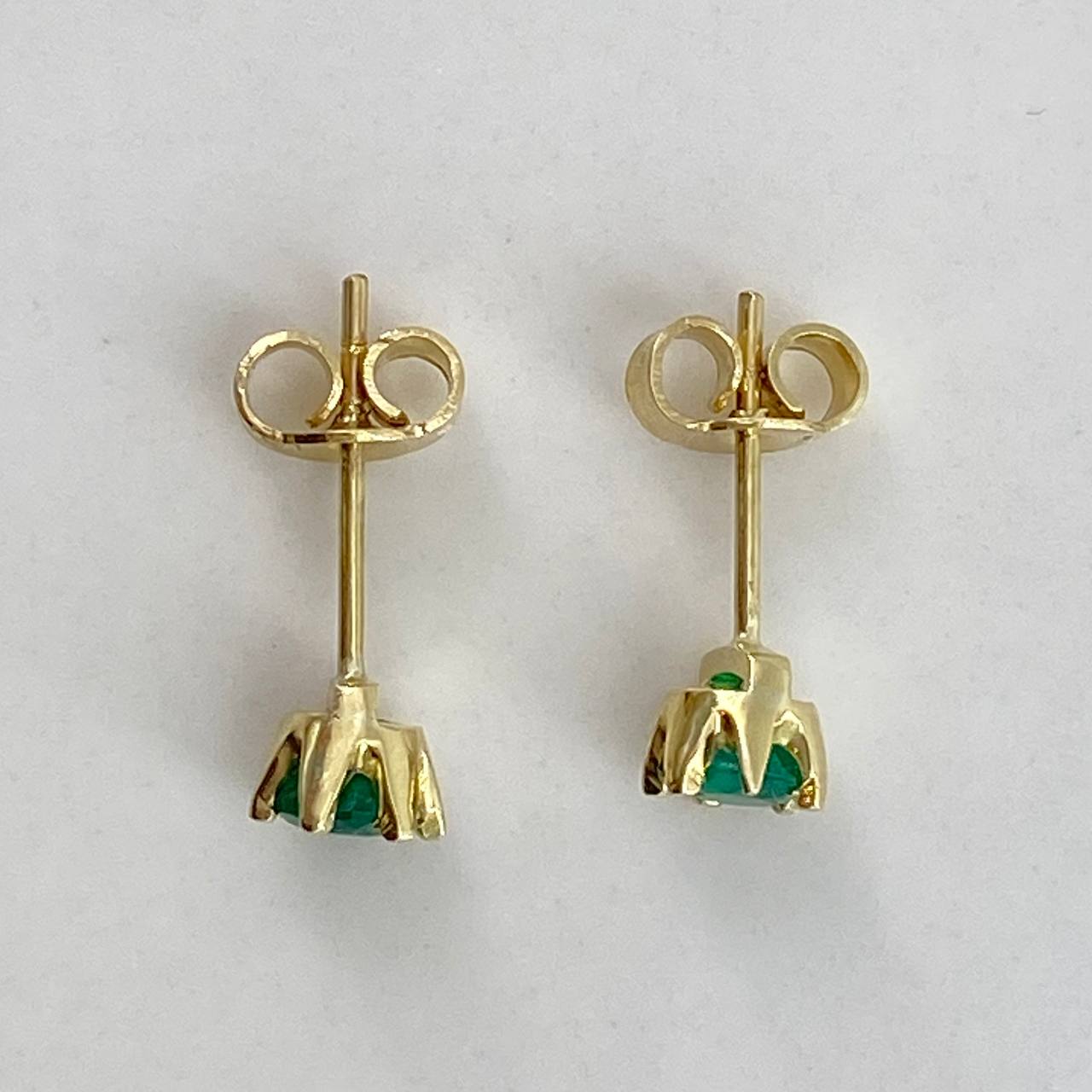 Stud Earrings Circle 1.4gr / 1.5cm / 68Pts Emerald Six Claws Yellow Gold (Jewel)$