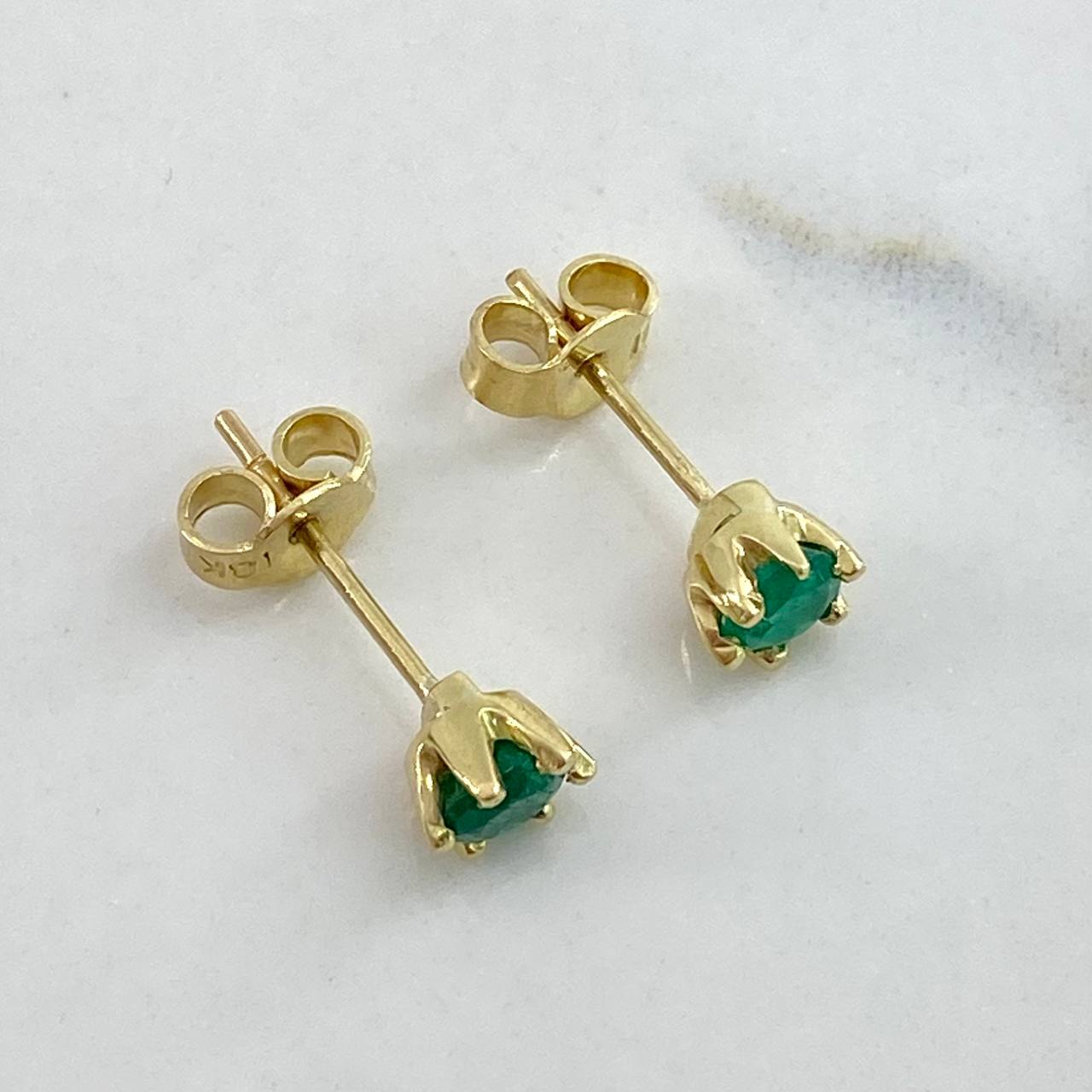 Stud Earrings Circle 1.4gr / 1.5cm / 68Pts Emerald Six Claws Yellow Gold (Jewel)$