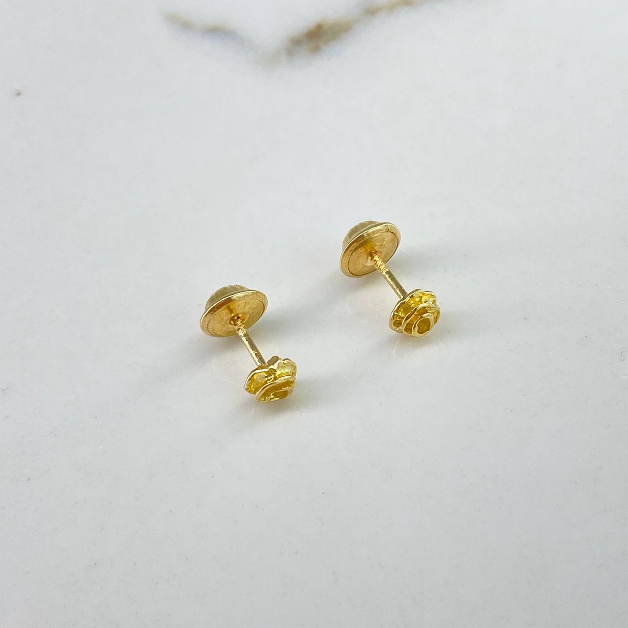 Stud Earrings Pink 0.85gr / Smooth Yellow Gold$