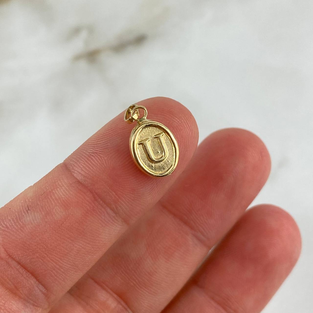Pendant Letter U 0.5gr / 1.8cm / Yellow Gold ©