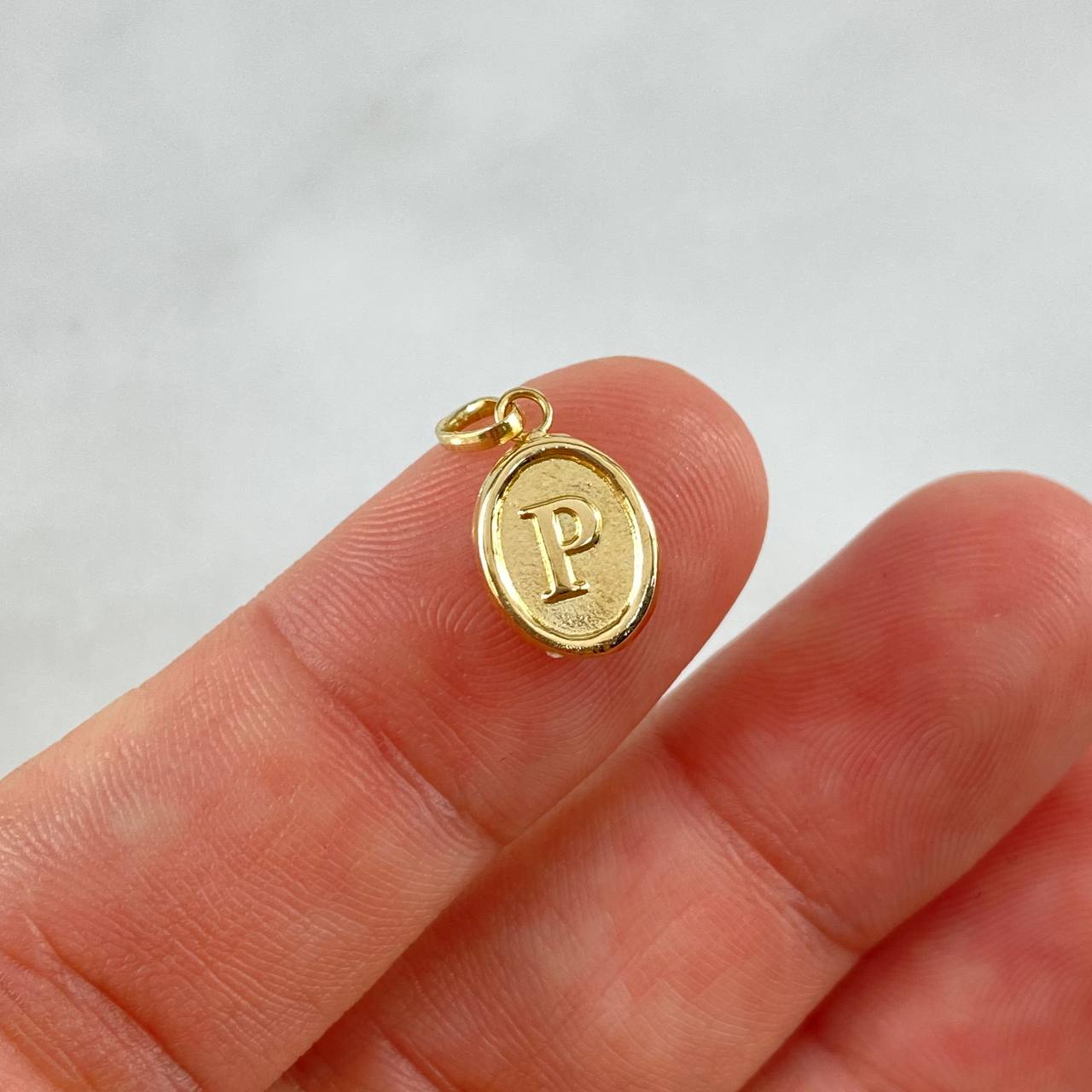 Pendant Letter P 0.5gr / 1.8cm / Stamped Yellow Gold