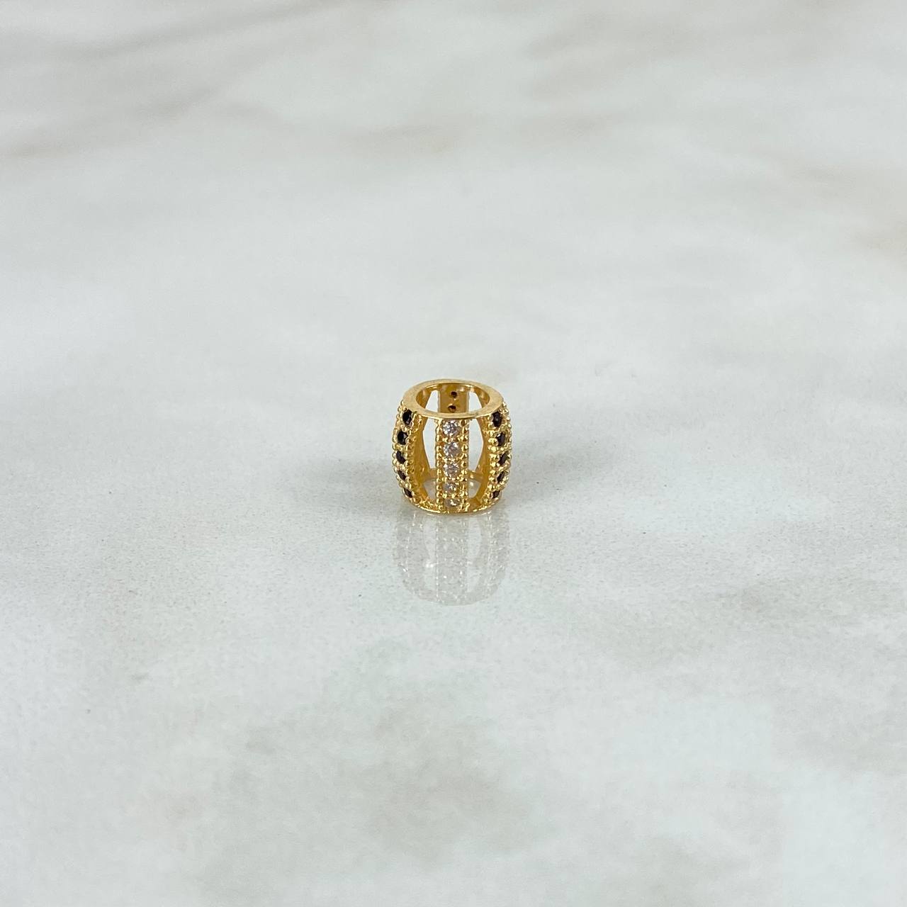 Charm Oval Basteado 0.9gr / 0.7cm / 7mm Black White Zircons Yellow Gold ©