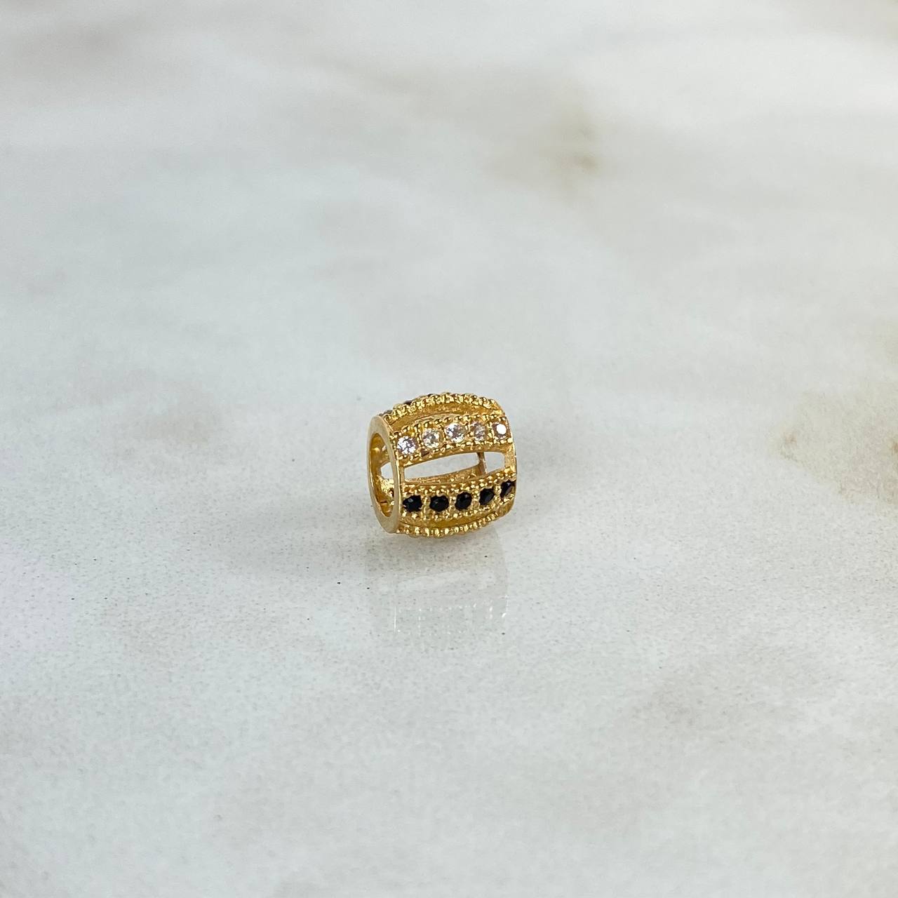 Charm Oval Basteado 0.9gr / 0.7cm / 7mm Black White Zircons Yellow Gold ©