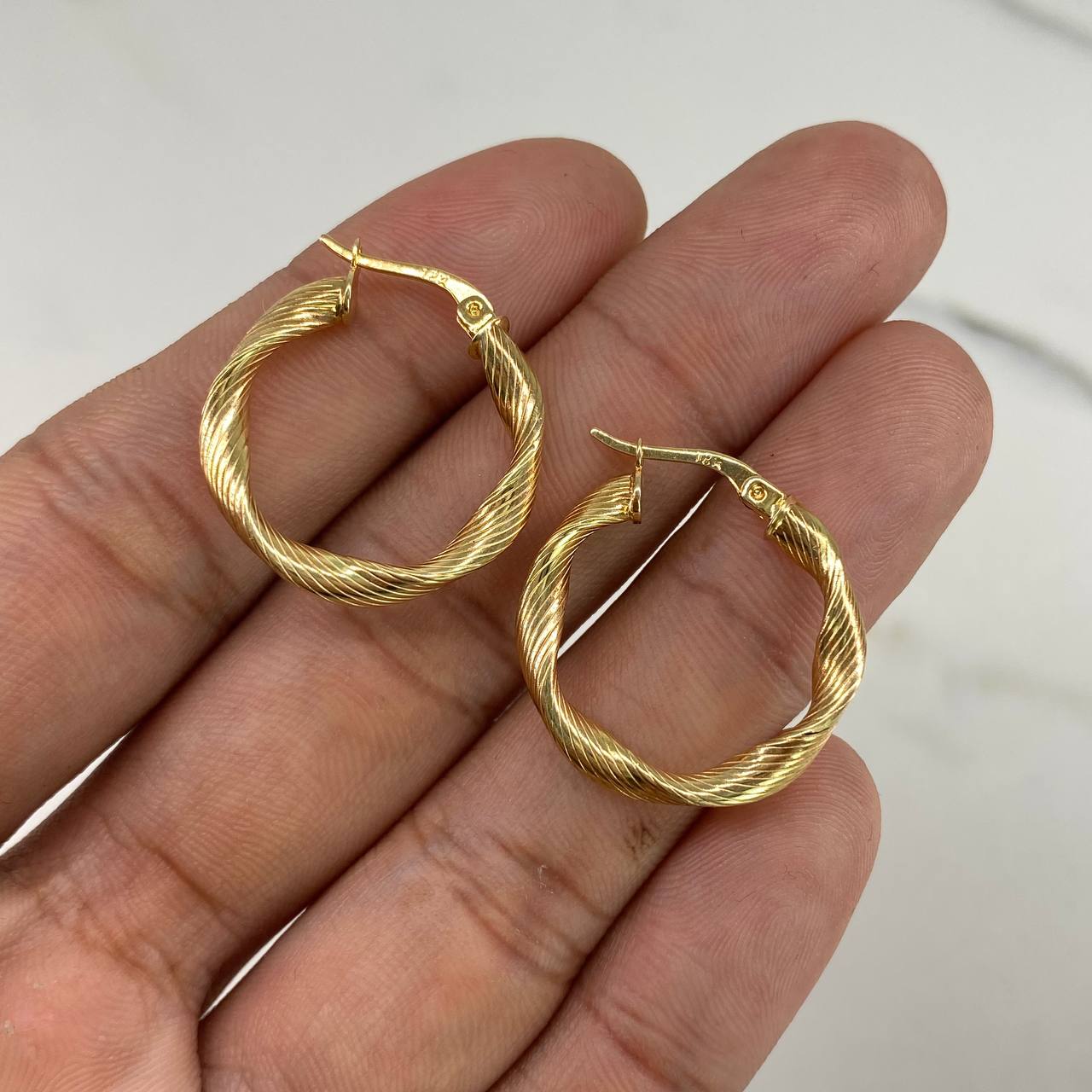 Hoop Earrings Beautiful 2.35gr / 2.5cm / Striped Twisted Yellow Gold &