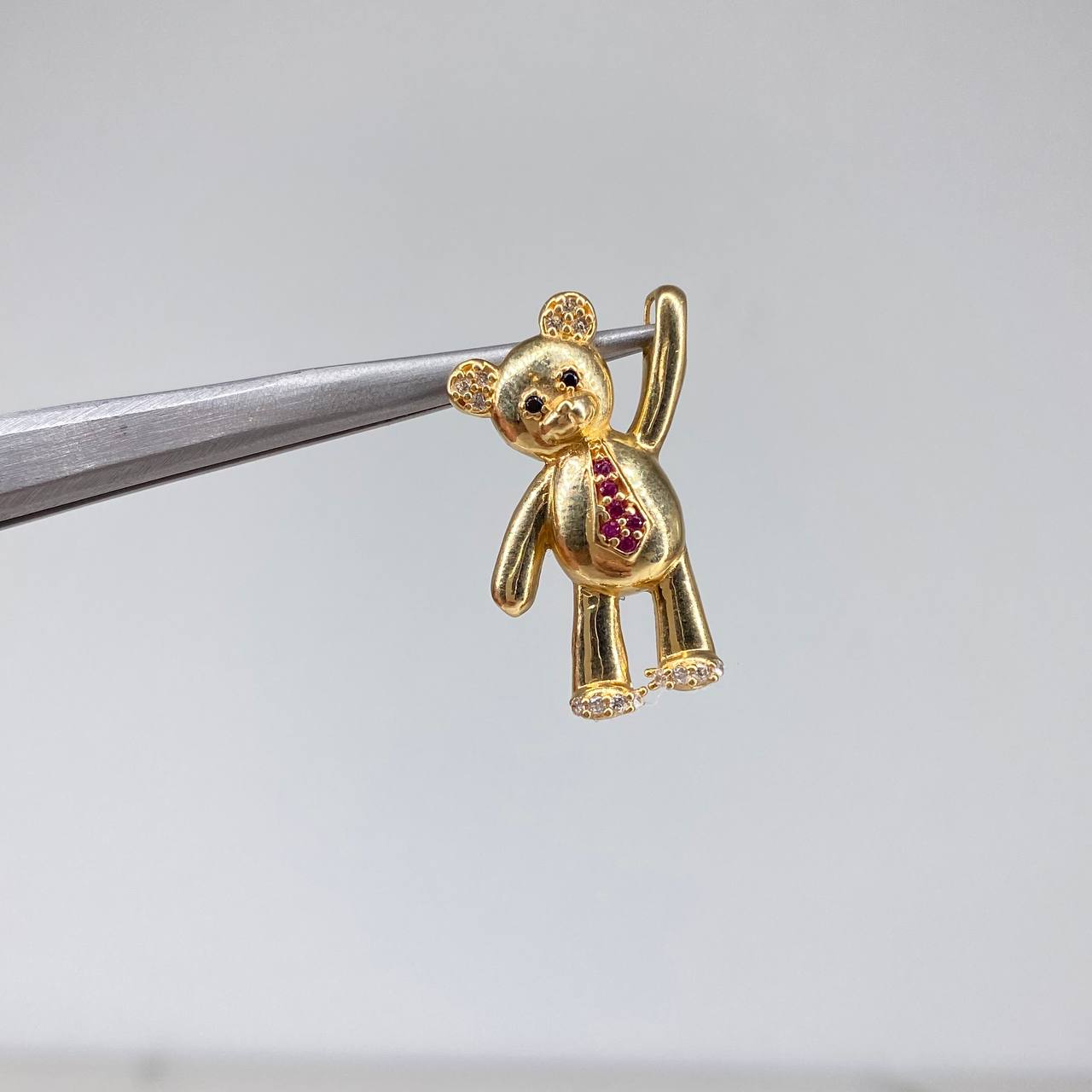 Pendant Bear 2.1gr / 2.5cm / White Black Fuchsia Zircons Tie Yellow Gold &