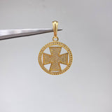 Dije Cruz Templaria  3.9gr / 3.5cm / Circones Blancos  Oro Amarillo $