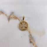 Dije Cruz Templaria  3.9gr / 3.5cm / Circones Blancos  Oro Amarillo $