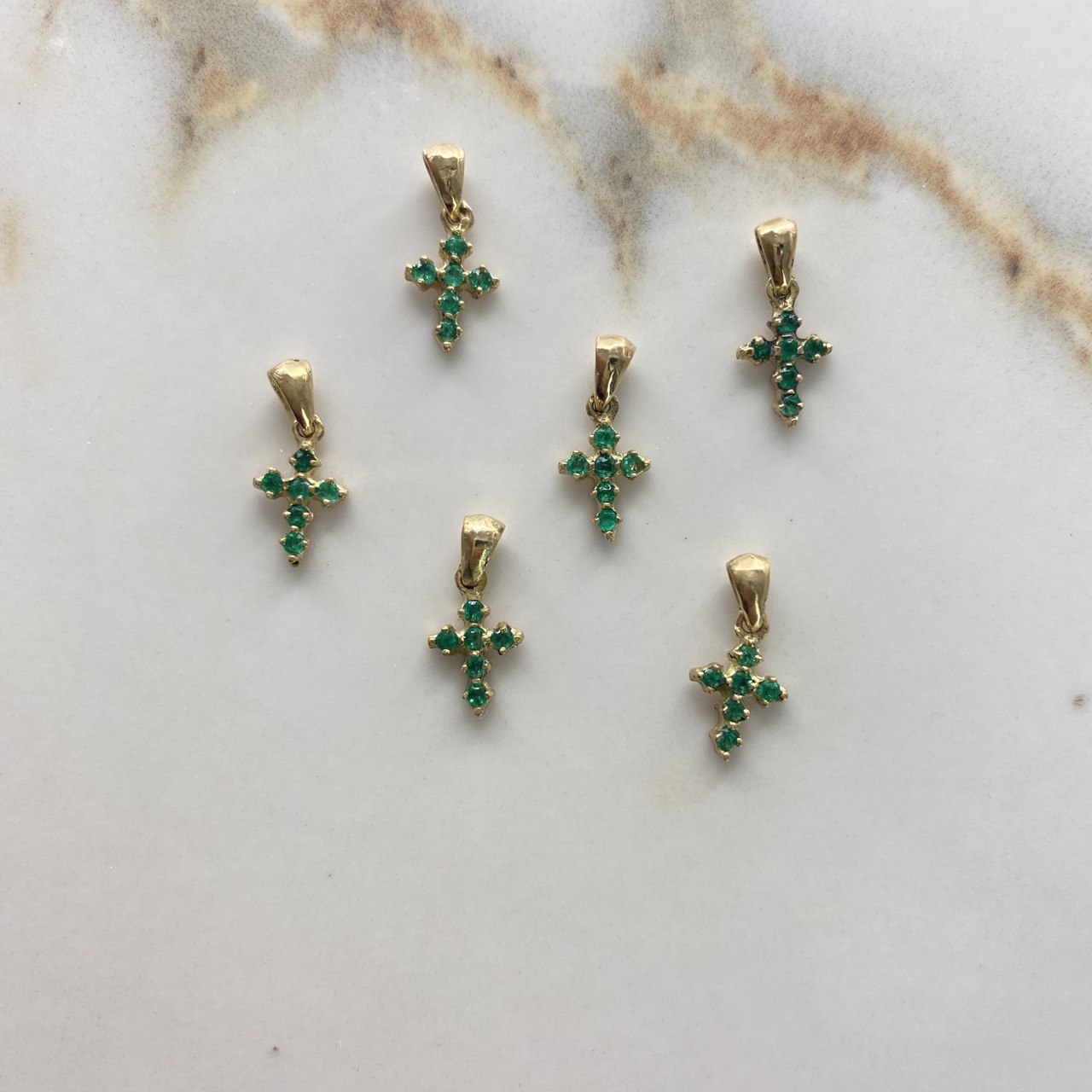 Pendant Cross 0.55gr / 1.5cm / Mini 20pts Emerald Yellow Gold (Jewel) $