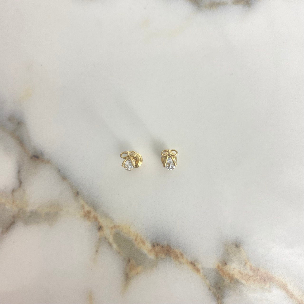 Stud Earrings Bow 0.9gr / White Zircon Yellow Gold &