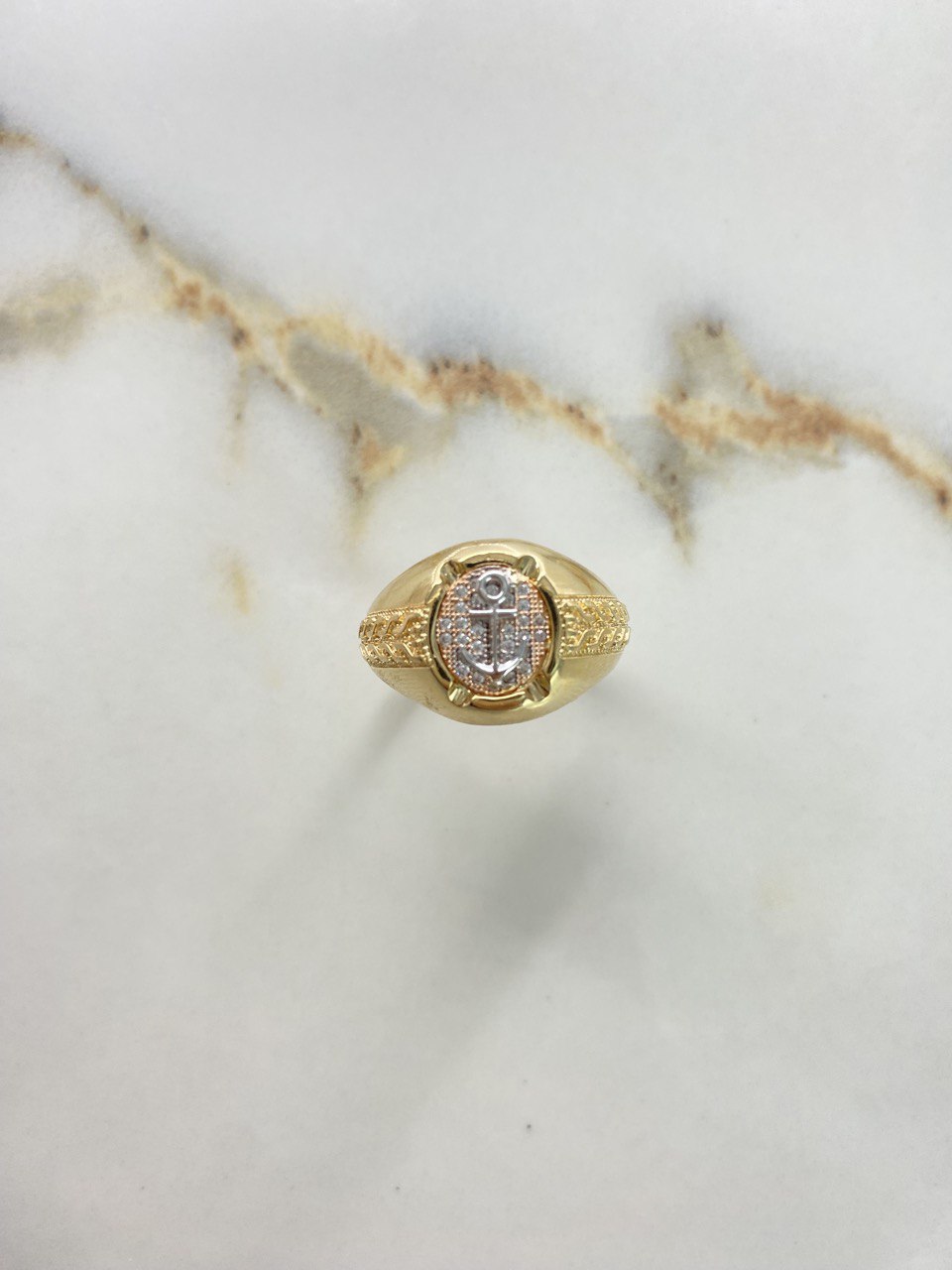 Anchor Ring 7.85gr / 10 / White Zircons Three Golds $