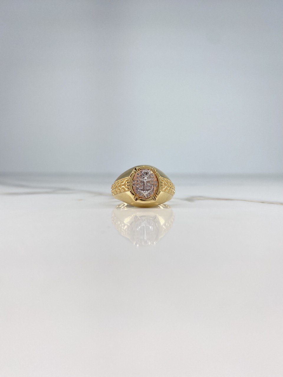 Anchor Ring 7.85gr / 10 / White Zircons Three Golds $