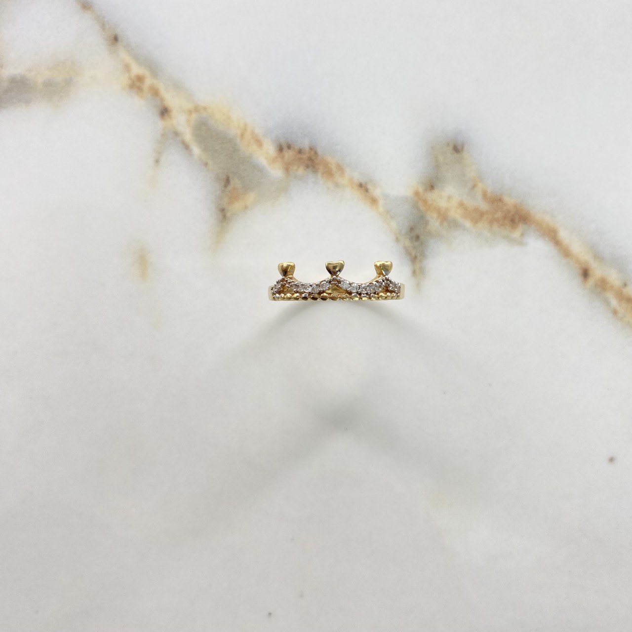 Heart Crown Ring 2.35gr / Size 6 3/4 / White Zircons Yellow Gold &