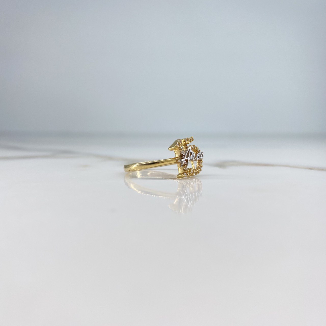 15s Years Ring 2.85gr / T7 1/4 / White Zircons Two Yellow and White Golds &