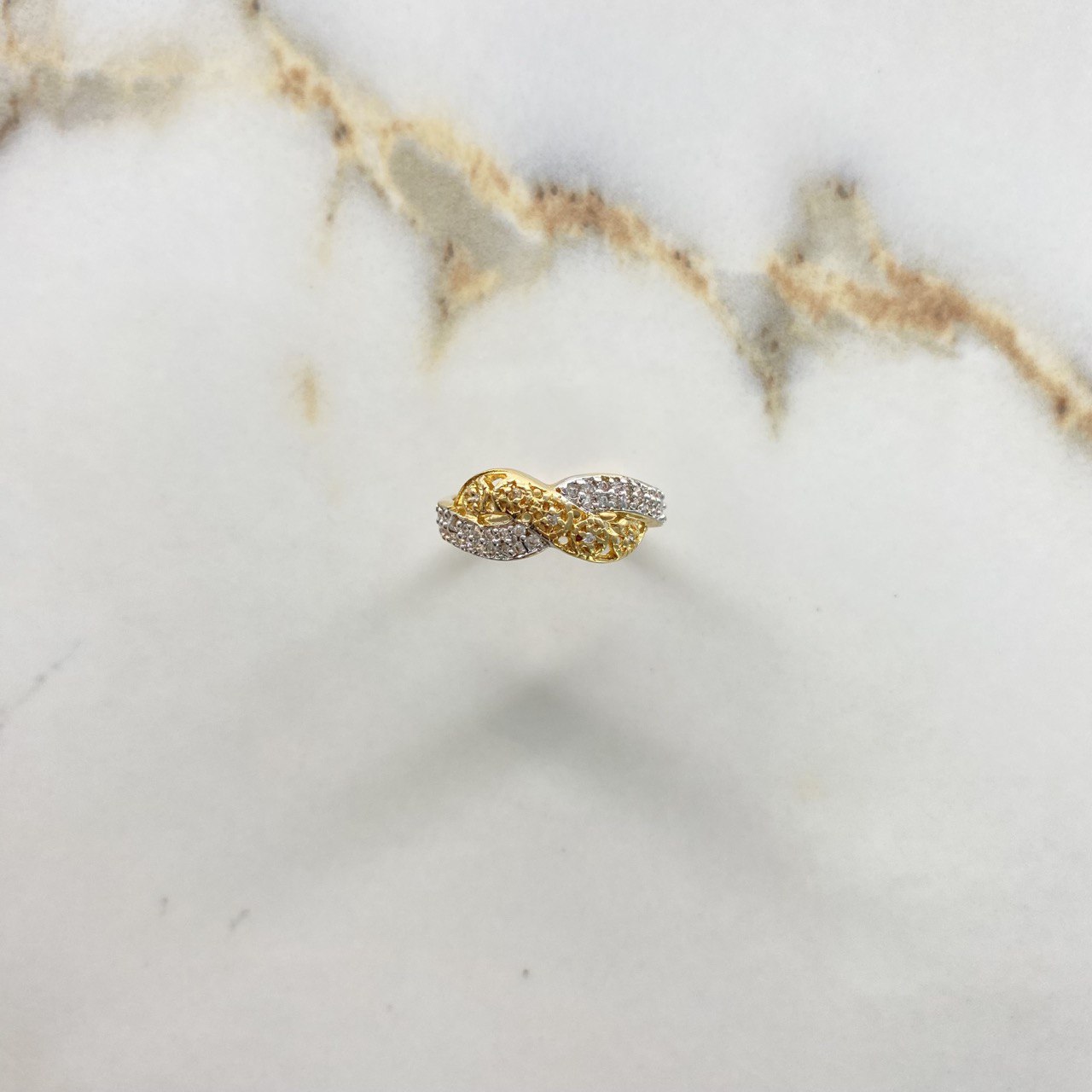 Infinity Ring 3gr / T6 1/2 / White Zircons Two Yellow White Golds &