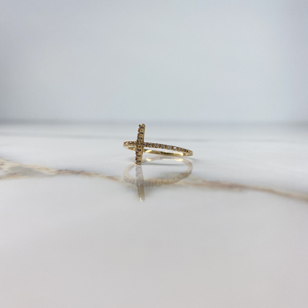 Cross Ring 1.55gr / Size 7 1/4 / White Zircons Yellow Gold &