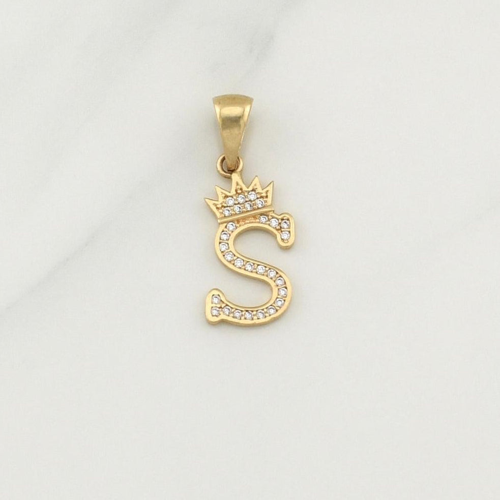 Dije Letra S Corona 1.4gr / 1 in / Oro Amarillo 18K !