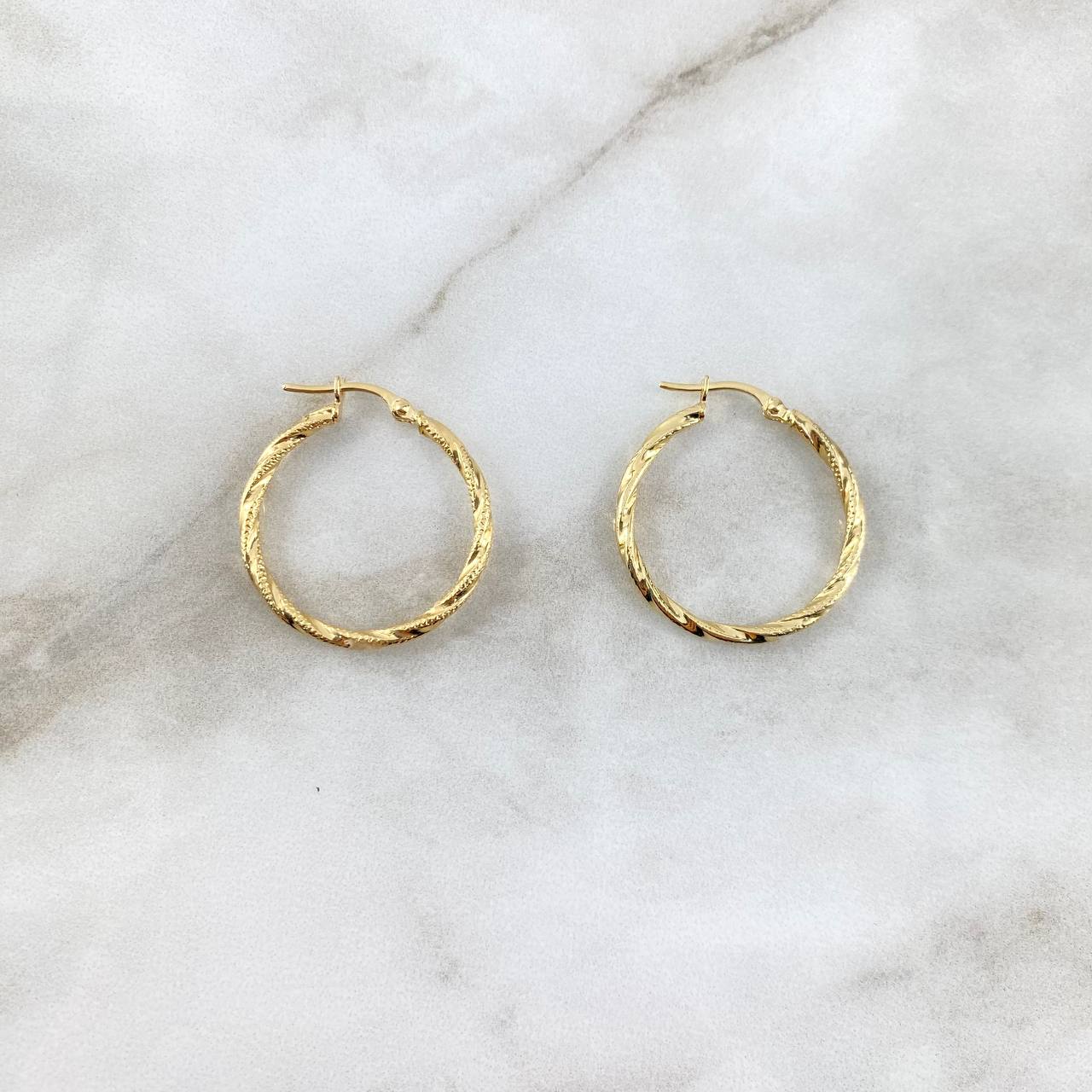 Hoop Earrings Sami 1.75gr / 3cm /  Punteadas Entorchadas Oro Amarillo 18K ©