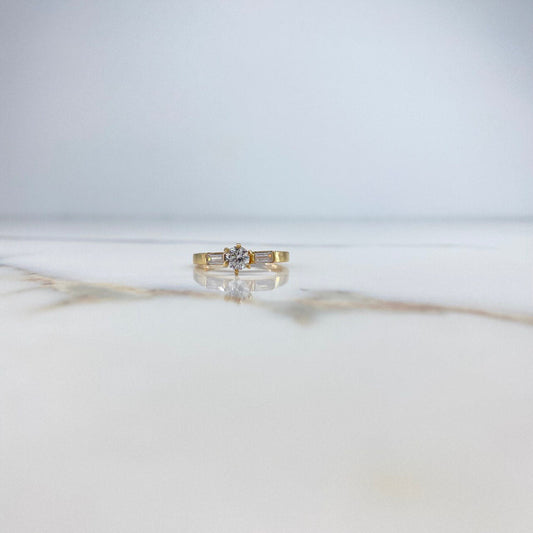 Anillo Solitario  2.45gr / T7 / Circones Blancos Oro Amarillo &
